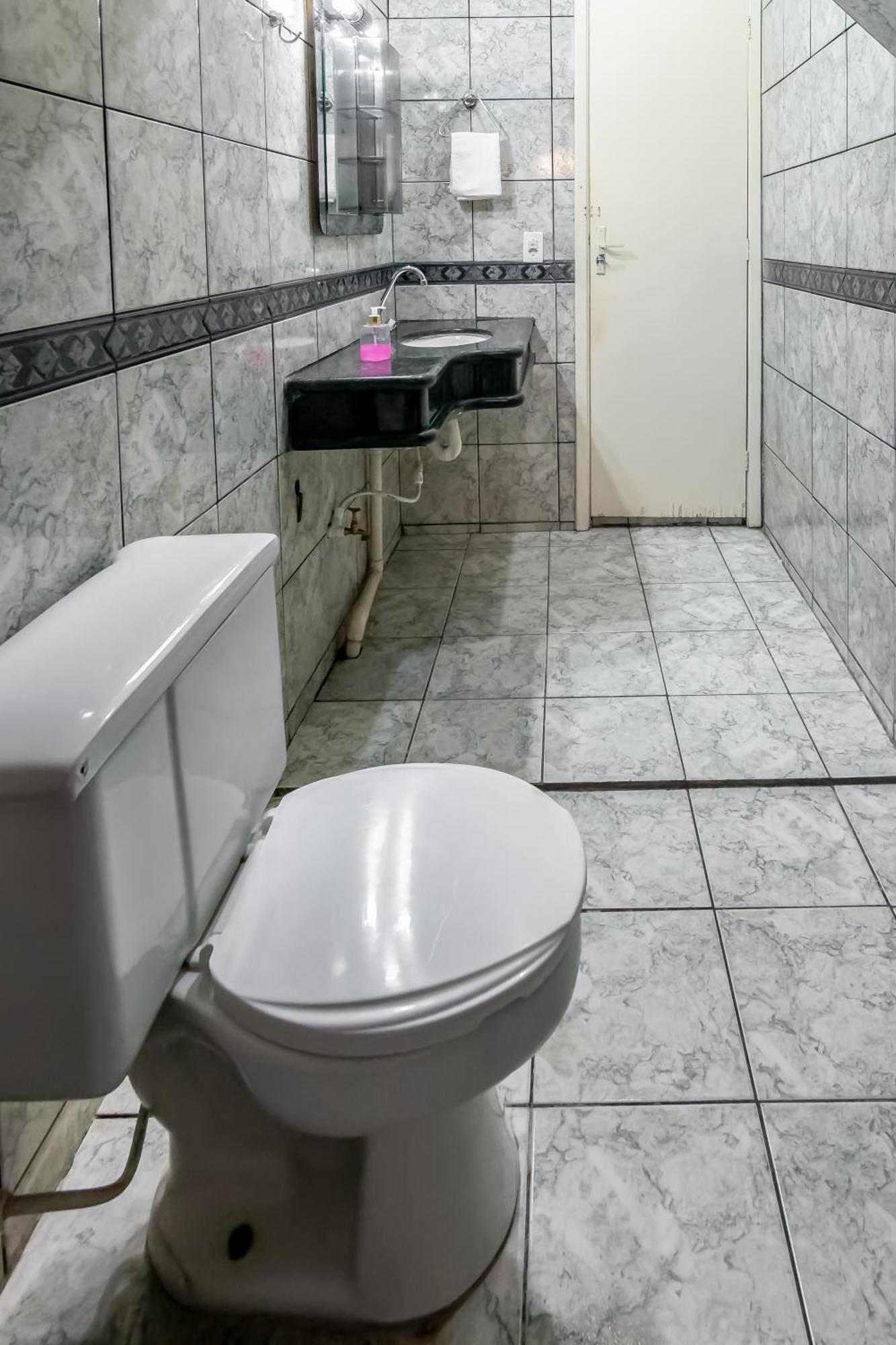 Pousada Roosevelt Suite 01 - Pousada Central Prox Rodoviaria E Dist Industrial Uberlândia Esterno foto